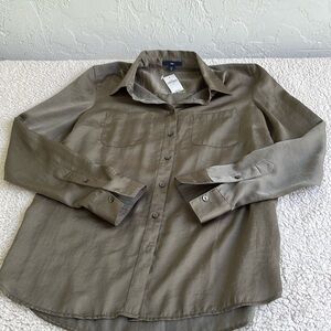 GAP. NWT Button down blouse Size XS
